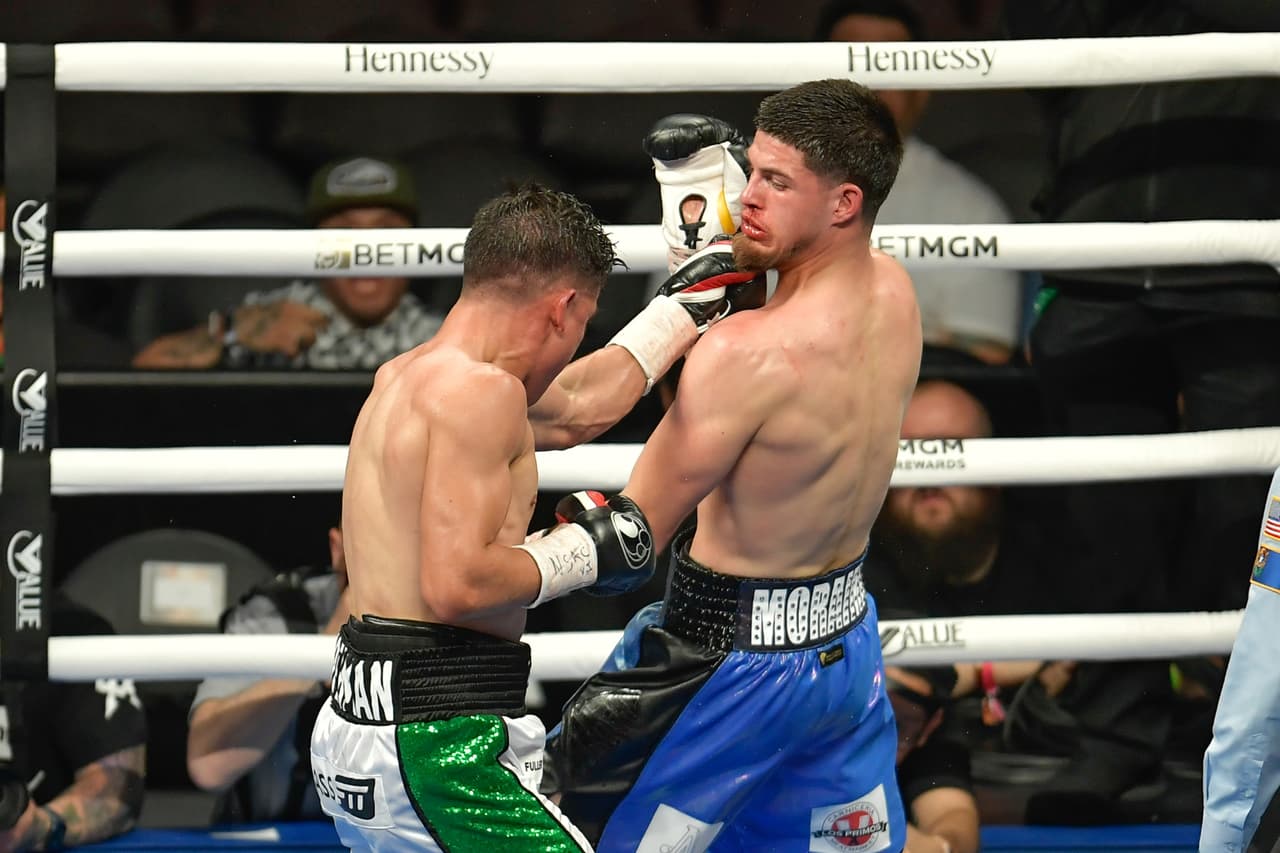 Previamente, Aaron Silva dio la sorpresa al derrotar por TKO al favorito Alexis Espino en cuatro rounds tras una serie de golpes que no fueron respondidos por su rival y así mantener el invicto.