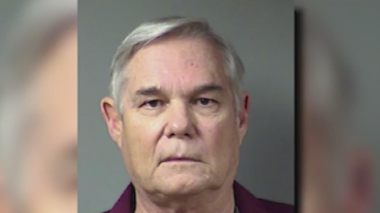 El concejal Clayton Perry regresa a su puesto el próximo jueves