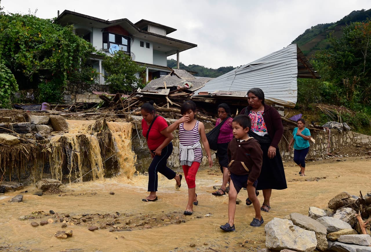 Earl dejó a su paso casi medio centenar de personas muertas en México