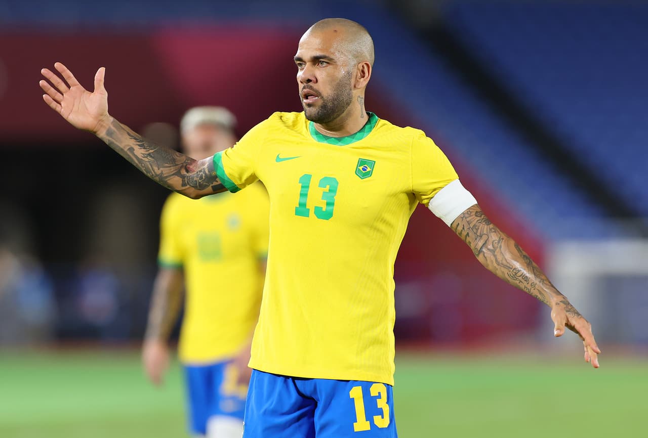 Brasil ya no pudo reaccionar de buena forma en el resto del tiempo regular a pesar de que existieron dos balones al poste por ambos bandos.
<br>