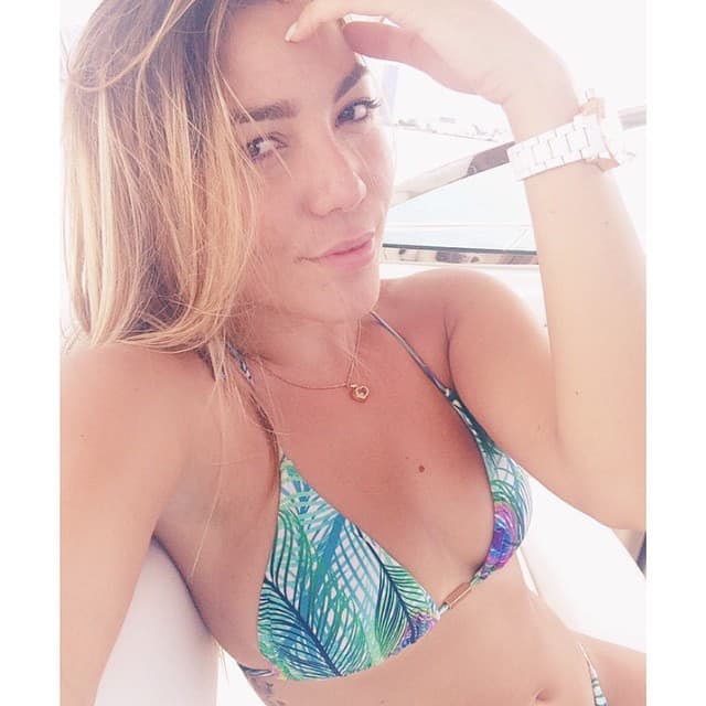 "
<b><a href="https://www.univision.com/famosos/frida-sofia-rompe-en-llanto-al-aceptar-que-si-aborto-un-hijo-de-su-ex-y-dice-que-eso-produjo-el-quiebre-con-su-mama-fotos" target="_blank">Sí tuve un aborto</a></b>, es lo que más me ha dolido en toda mi vida porque yo siempre he querido una familia, y me emocioné mucho", dijo al tiempo que rompía en llanto. 
<br>