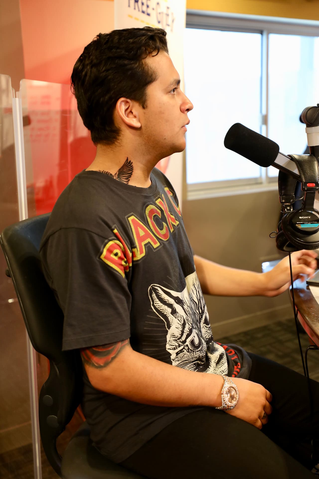 Y aunque estas lujosas prendas no definen al cantante...