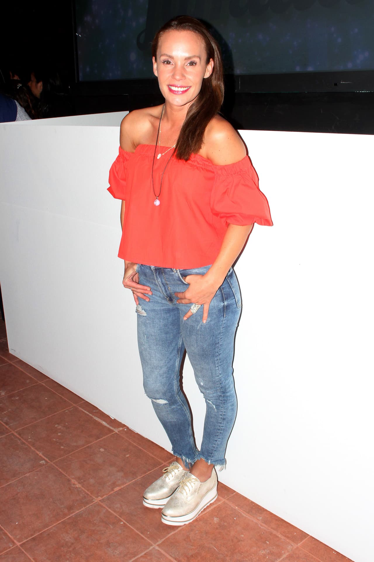 <b><a href="http://www.univision.com/temas/jessica-coch">Coch</a></b> estudió actuación en el Centro de Educación Artística de Televisa, siendo egresada de la generación 2003, a raíz de esto consiguió pequeñas participaciones dentro de 'Alborada' y 'Rebelde', pero su gran oportunidad llegó en el año 2006, esto al antagonizar la historia juvenil 'Código postal'.