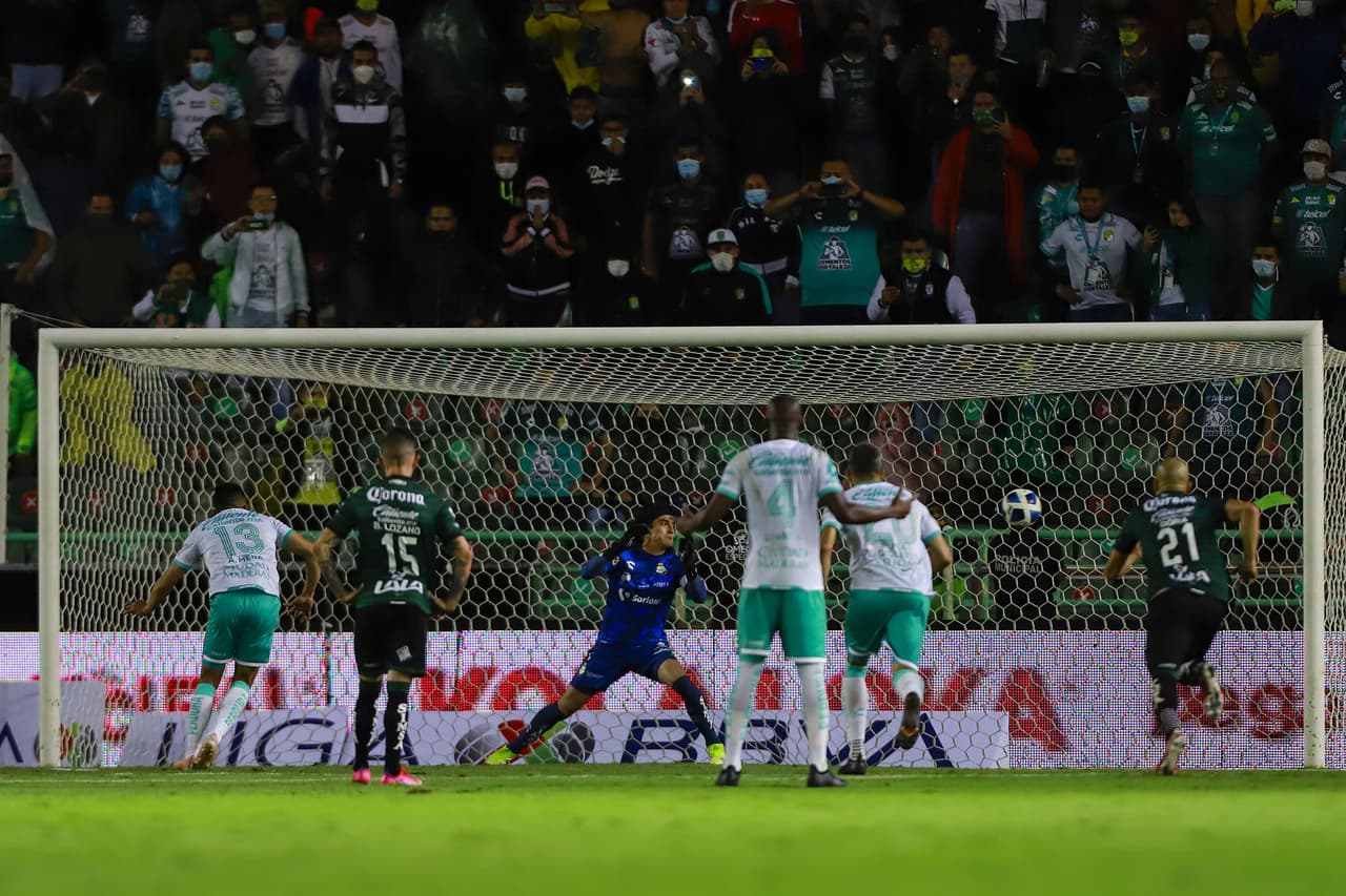 Un penal marcado al 101' y muy bien cobrado por Mena al 103' fue el empate.