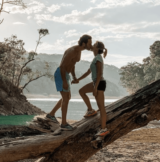 Angelique
<a href="https://www.youtube.com/watch?v=zIUa1jO9lPQ" target="_blank">confesó</a>: “Ahí dije ‘oh, creo que me enamoré’, hablábamos por FaceTime horas”. En septiembre de ese año (2014) comenzaron una relación.