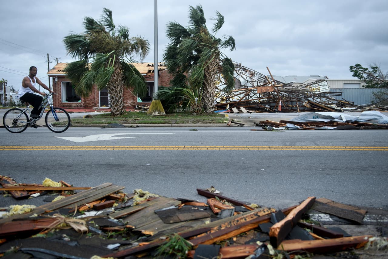 Michael arrasó en la costa de Florida el 10 de octubre como la tormenta más poderosa de la historia en azotar el Panhandle. Además de Panama City, otras ciudades pequeñas como Mexico Beach, a unas 20 millas (32 km) al sureste de la primera se vieron afectadas.