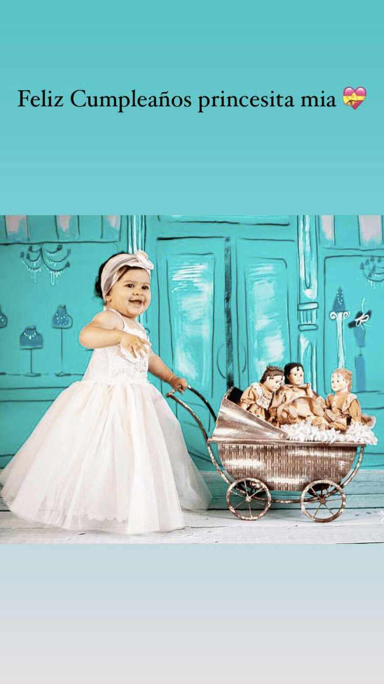 Con una serie de lindas fotografías, Yisus compartió su emoción por ese día tan especial que le trae muchas emociones y recuerdos.