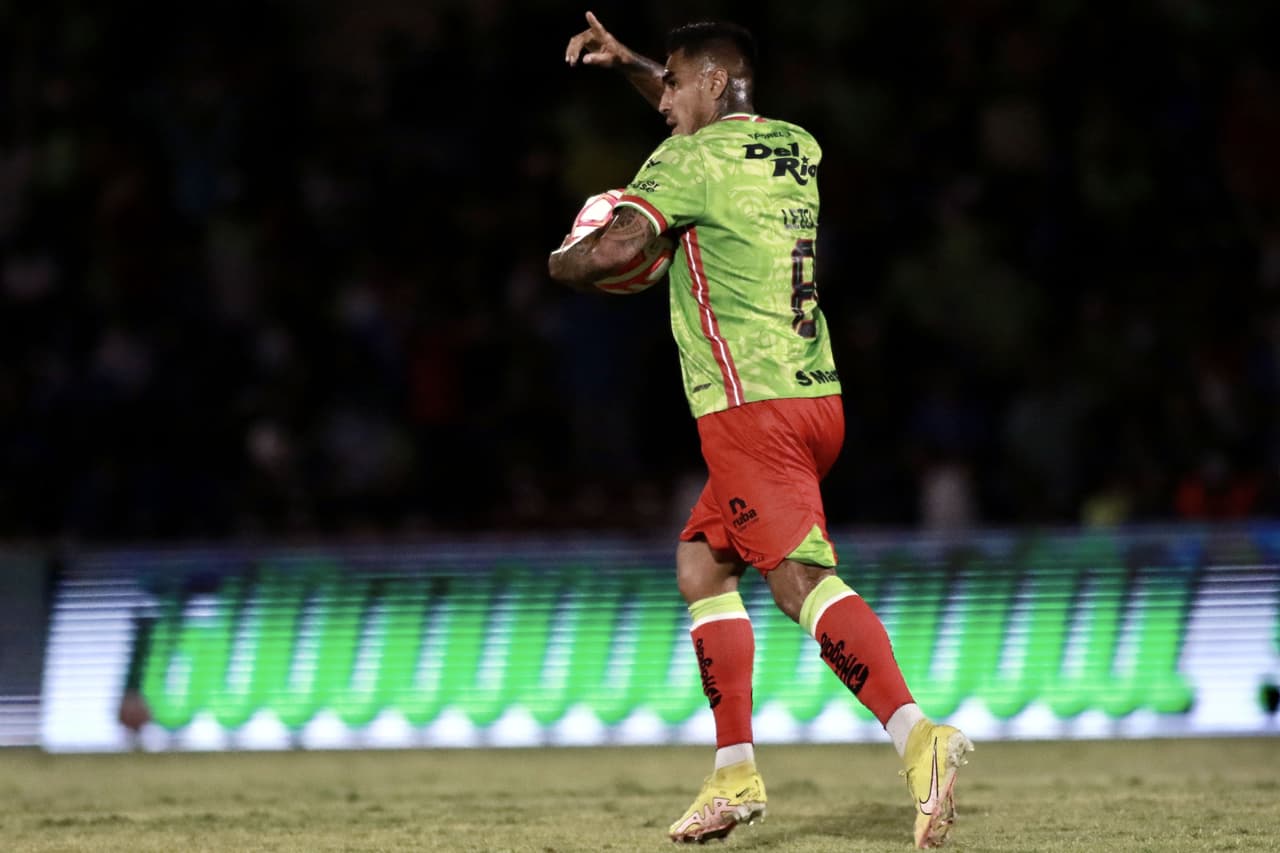 Michael Estrada, de penal, y Gonzalo Carneiro adelantaron a Cruz Azul al final de la primera parte. Pero Bravos apretó el acelerador al 86 y 98 para que Lezcano y Machís, de penal, rescataron el dramático empate en la Jornada 12.