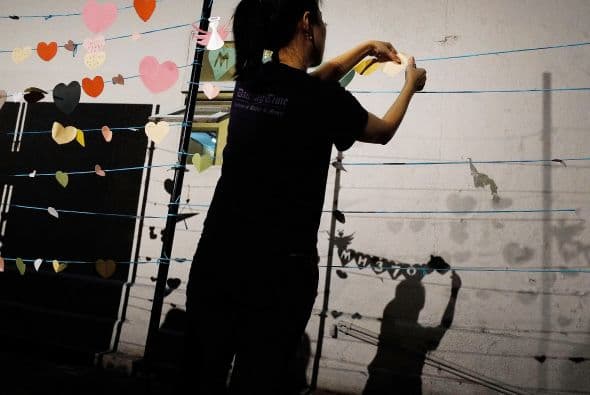 Desde temprano, los voluntarios se prepararon para el evento en recuerdo de las víctimas.