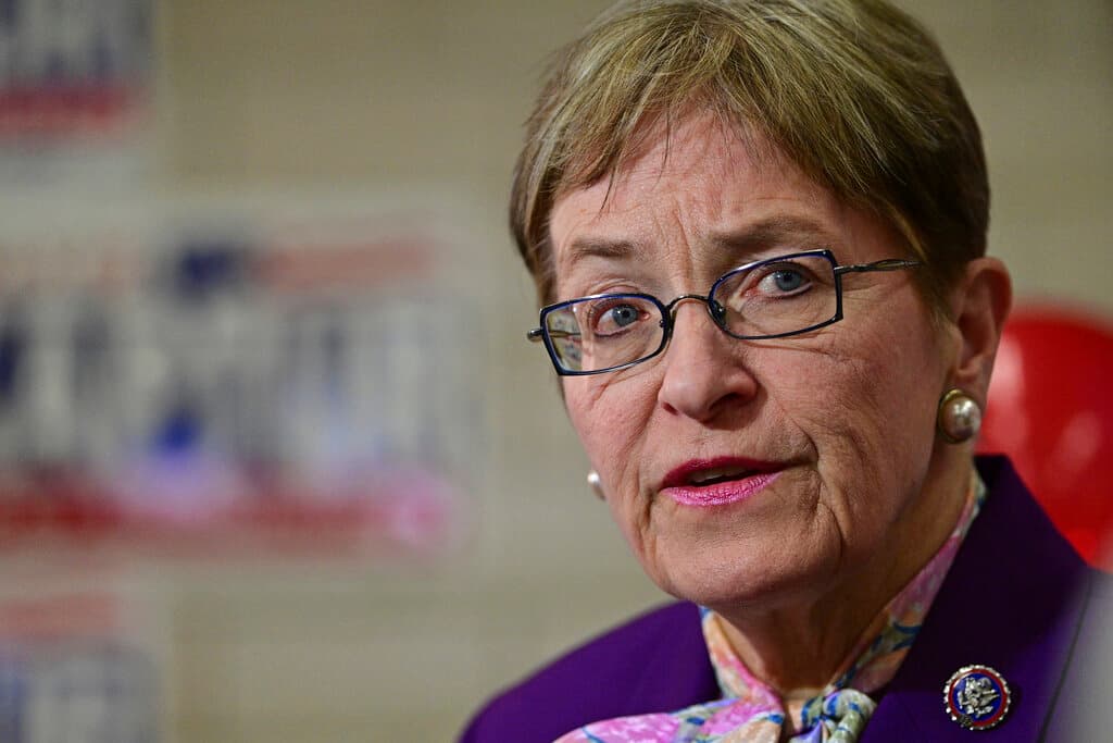 <b>10. Marcy Kaptur (demócrata): </b>ha sido reelecta para su mandato número 21 por el 9no Distrito de Ohio. Kaptur ya es 
<b>la representante con más años de servicio de la historia de la Cámara Baja</b> (fue electa en 1982) pero cuando jure para su nuevo período en enero romperá el récord de 40 años combinados de la también demócrata representante por Maryland, Barbara Mikulski.