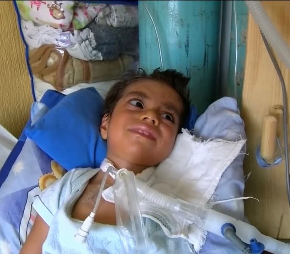 Mientras los días pasan, Itzel sigue tocando la mano de su pequeño quien sigue respondiendo al estímulo e incluso se alcanza a dibujar una tenue sonrisa en su rostro que alimenta las fuerzas de su madre quien tiene claro que no lo dejará ir. “Queremos salvarle la vida. 
<b>Todo lo que puedan cooperar es valido. Nada es poco, todo suma”</b>, señala. 
<br>