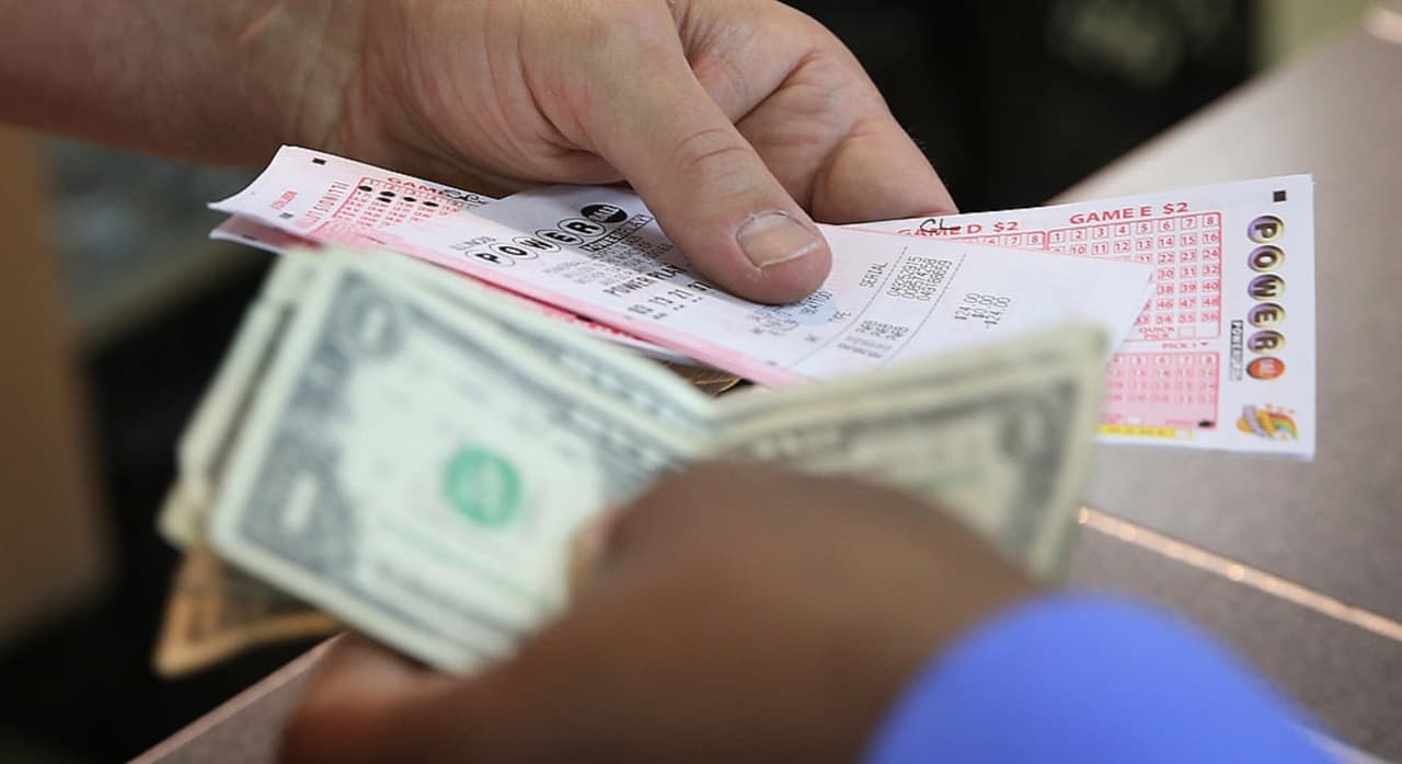 La emoción invade a los residentes de 
<b>Houston</b> porque el premio mayor del Powerball ha aumentado a $825 millones.