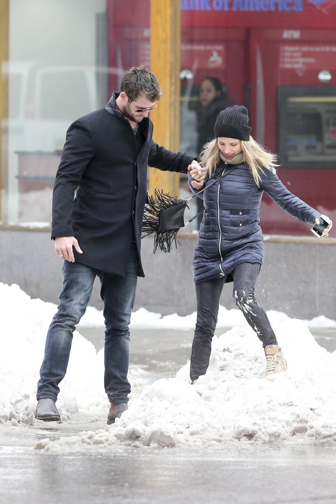 ¡Elsa se hundió en ella!