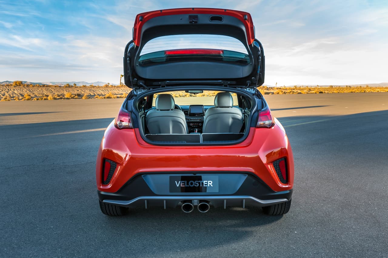 Al ser un auto más para entusiastas, la cajuela del Hyundai Veloster no es de gran tamaño.