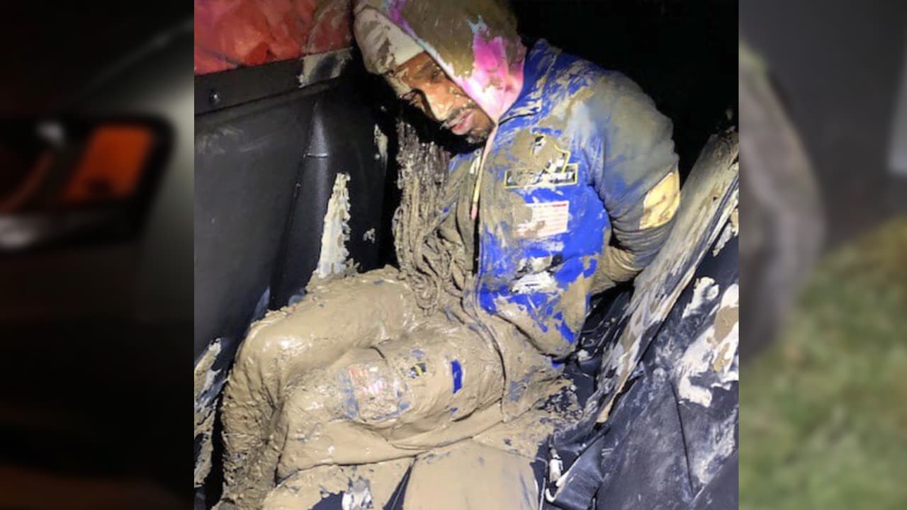 Quisieron escapar de la policía, pero quedaron atascados en el lodo y encarcelados en Fresno