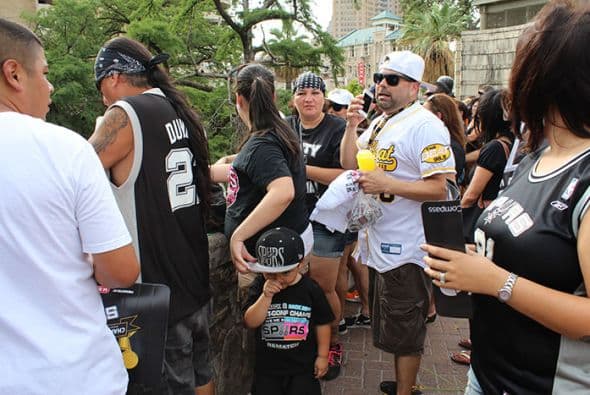 Photos: Spurs Championship Parade 2014