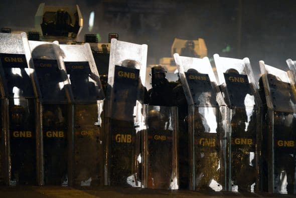 Desde temprano miles de seguidores del Gobierno socialista de Maduro se congregaron en una plaza del este de Caracas para marchar.