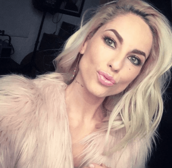 Con 20 años, Bárbara Mori tuvo un hijo al que llamó Sergio Mayer Mori, fruto de su relación con el actor y político mexicano Sergio Mayer.