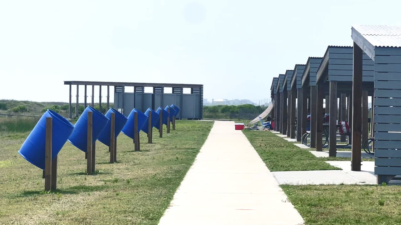 Las casetas son muy cómodas para acoger a familias que buscan hacer un asado o un picnic y están muy cerca del área de playa.