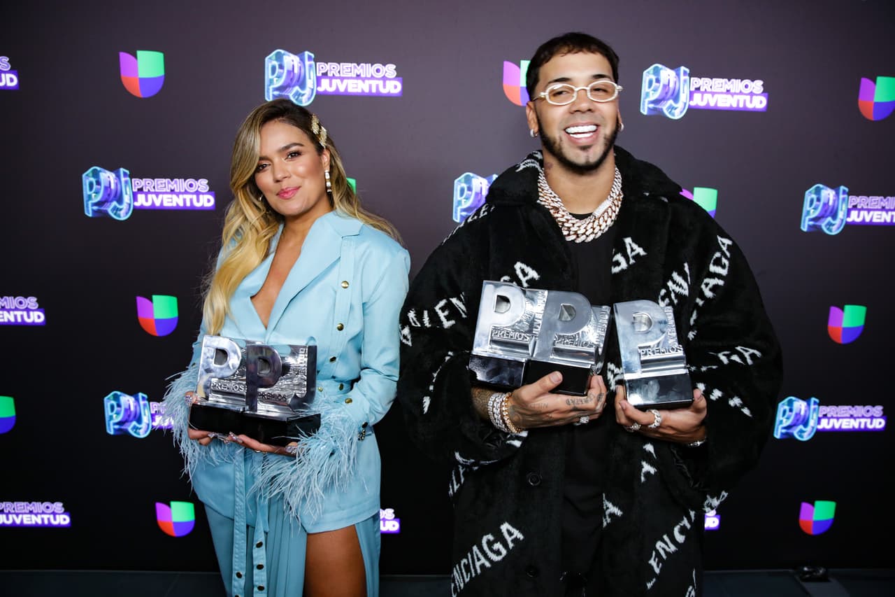 Anuel fue uno de los que resultó más ganadores en PJ 2019, uno de sus tres reconocimientos fue a lado de su pareja, la también cantante urbana Karol G.