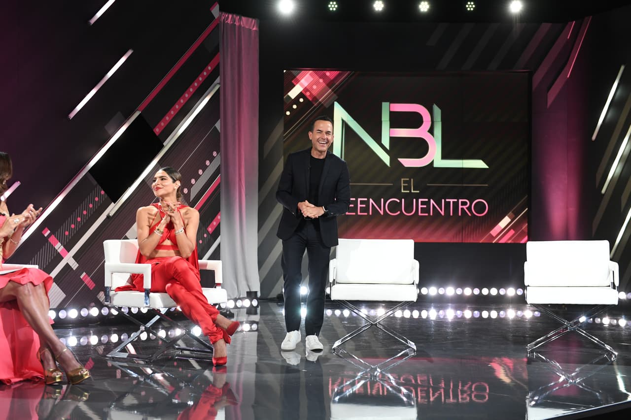 Carlitos Calderón, siempre sonriente y amable, también apareció en este primer episodio, pues como recordaremos, él también fue juez de NBL 2007.