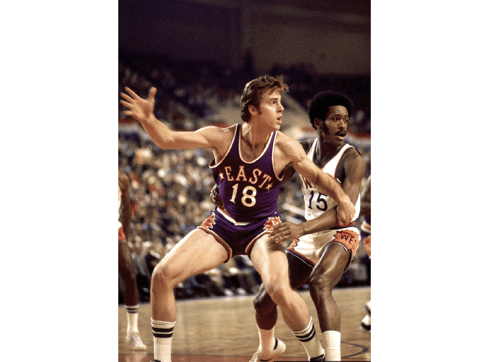 Estos jerseys son definitivamente muy retro, la tipografía es muy clásica, así como el tamaño de los shorts. Este juego All-Star fue de 1975.