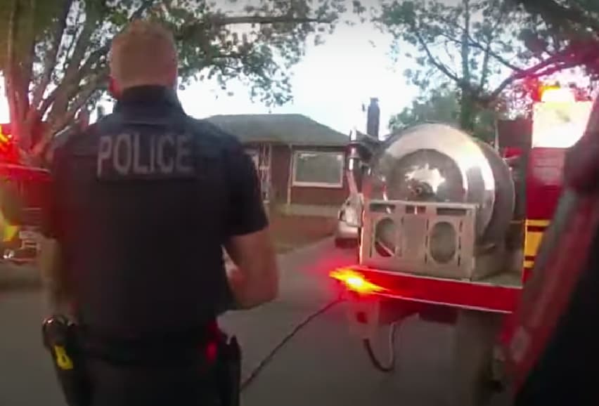 Policías de Salt Lake City rodean la casa del hombre armado.