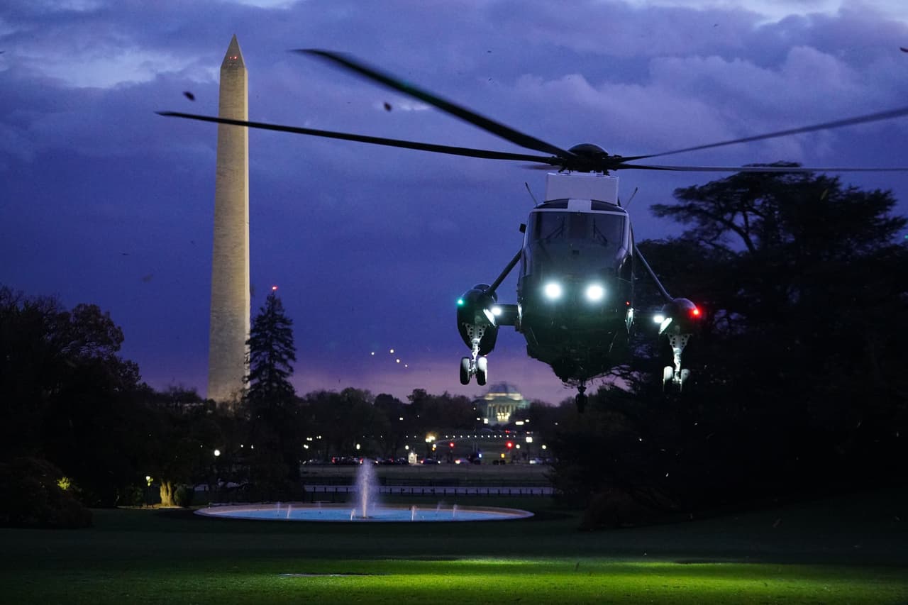 Imagen del Marine One con el presidente Donald Trump y la primera dama Melania Trump a bordo en su regreso a la Casa Blanca, el pasado 12 de noviembre de 2019, tras un viaje a Nueva York.