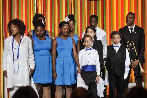 "Llevo seis años en esta iniciativa, y el colegio en el que participo básicamente ha renacido. Sus pasillos y clases desprenden una sensación de orgullo renovado", dijo Parker.