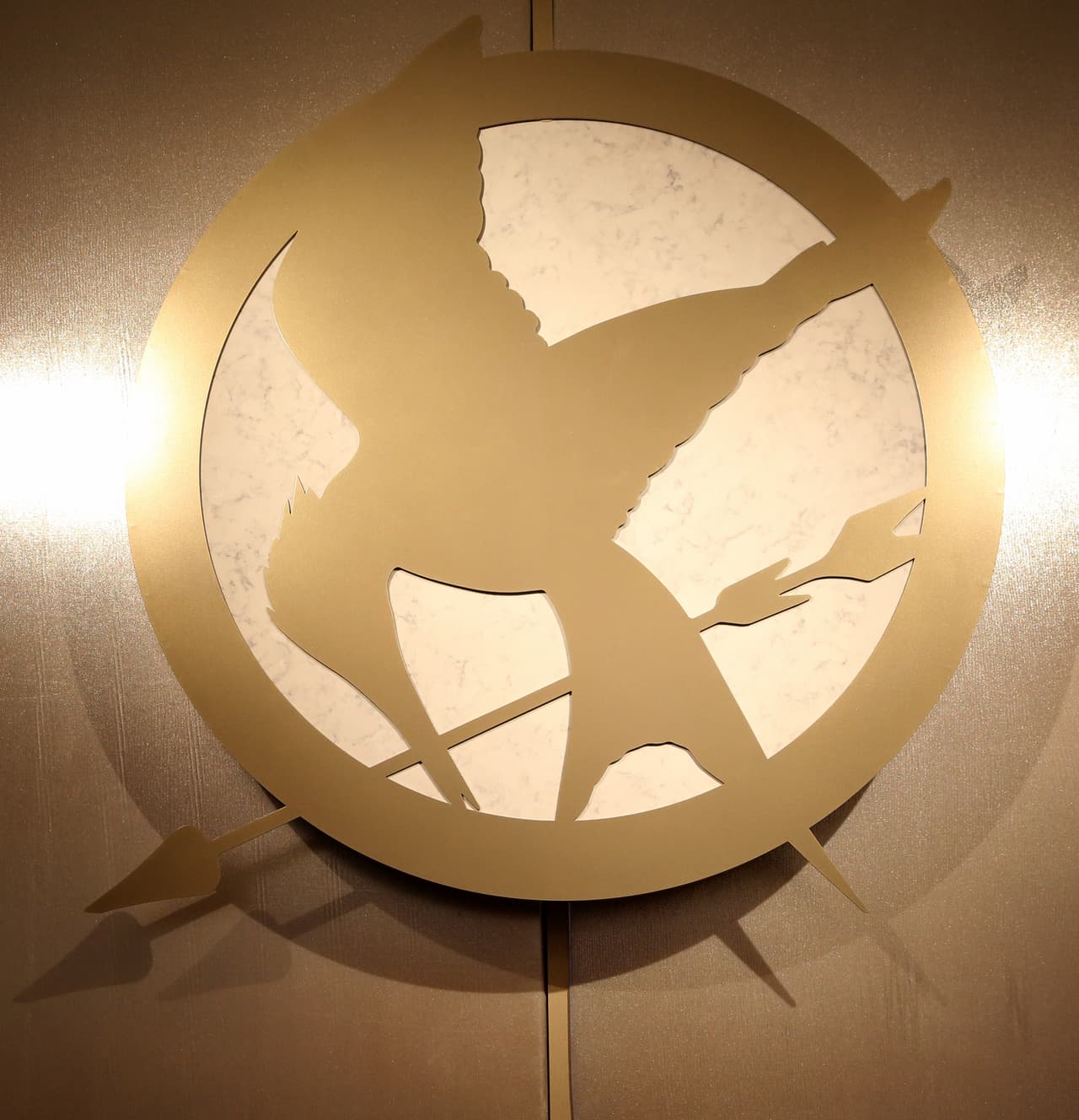 "Como la orgullosa casa cinematográfica de 'Los Juegos del Hambre', estamos esperando ansiosamente que el libro de Suzanne Collins sea publicado. Nosotros hemos estado en contacto con ella durante el proceso de escritura y seguimos dándole seguimiento para continuar trabajando con ella de manera muy cercana para la realización de la película", indicó el ejecutivo.