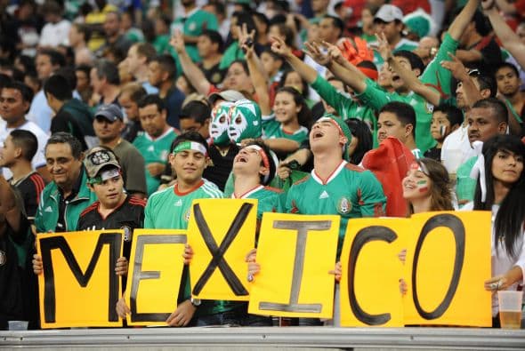 La afición mexicana incondicional como siempre en Houston.