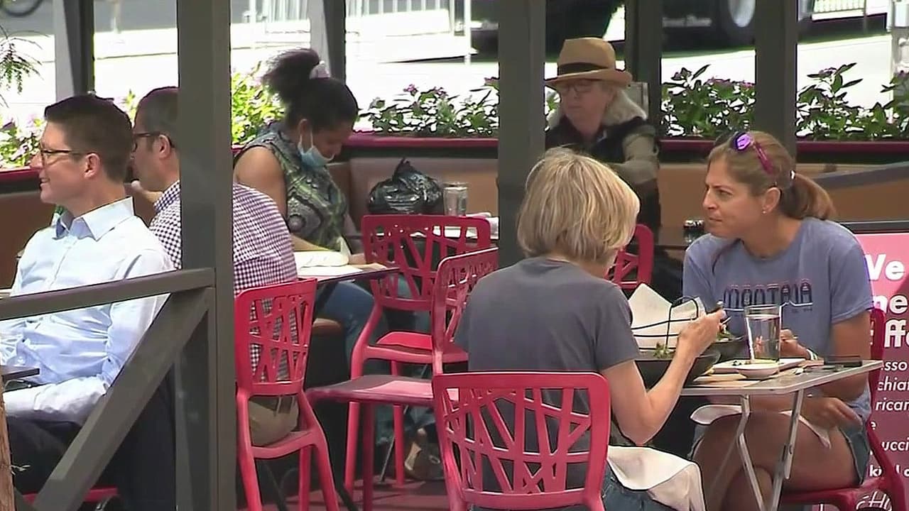 ¿Cómo hacer amigos en edad adulta? Ciencia expone claves que te pueden ayudar