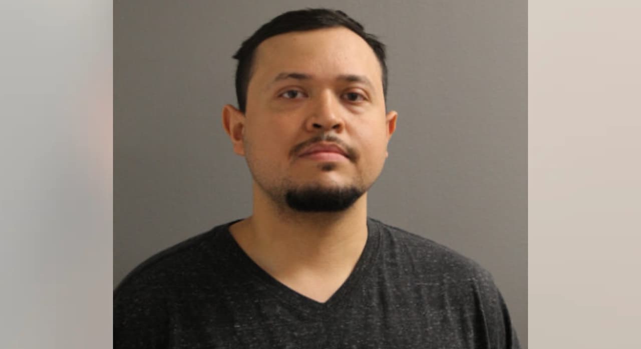 Profesor de escuela de Chicago y excandidato a legislador es acusado de abusar de alumna