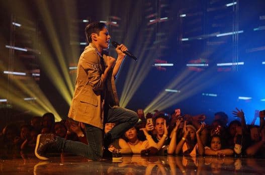 Uno de los días más felices de Edward fue cuando le regalaron su guitarra.