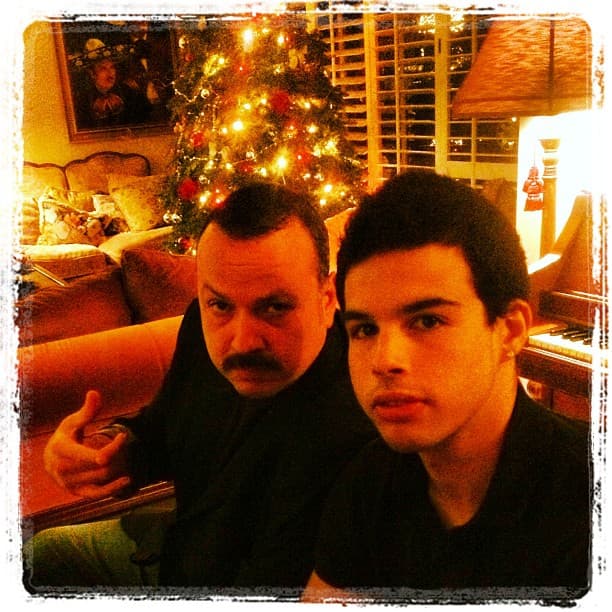 Emiliano, que vive en México, no comparte mucho con sus hermanos, pero ahora pudieron hacerlo y su papá orgullosamente escribió: “hacía tiempo que no podíamos tomar una foto así. No hay fecha que no se llegue."