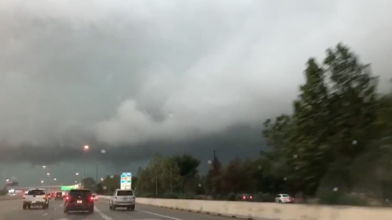 Laura García, "
<b>hasta miedo da manejar así</b>, esto es en el área de Katy, Texas", indica en las imágenes compartidas.