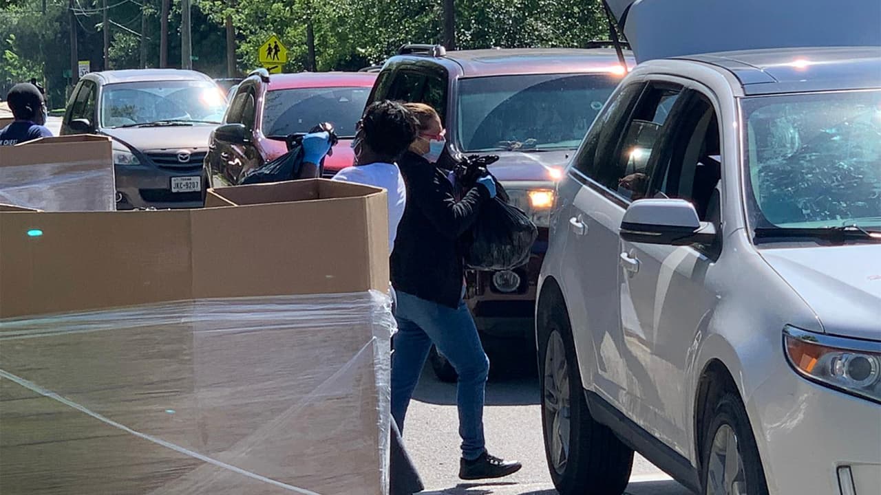 El HISD dijo en un comunicado que todas sus comidas son nutricionalmente balanceadas con vitaminas y nutrientes para la buena salud de los jóvenes.