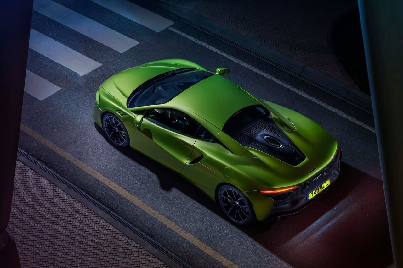 Así también, el Artura también usa una configuración de suspensión trasera multibrazo con el objetivo de lograr una mayor estabilidad al frenar.