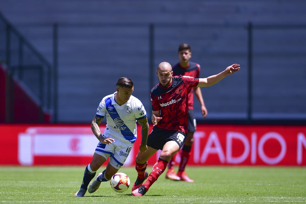 Partidazo entre el Puebla y Toluca, donde se va en empate el partido 4-4. Los goles a cargo de los 'diablos rojos' fueron por parte de Michel Estrada, quien anoto doblete, Alexis Canelo y Diego Rigonato Rodríguez, mientras que para la franja anotaron Santiago Ormeño, Juan Segobia, Daniel Aguilar y Daniel Álvarez López, durante la Jornada 12 de la Liga MX.
