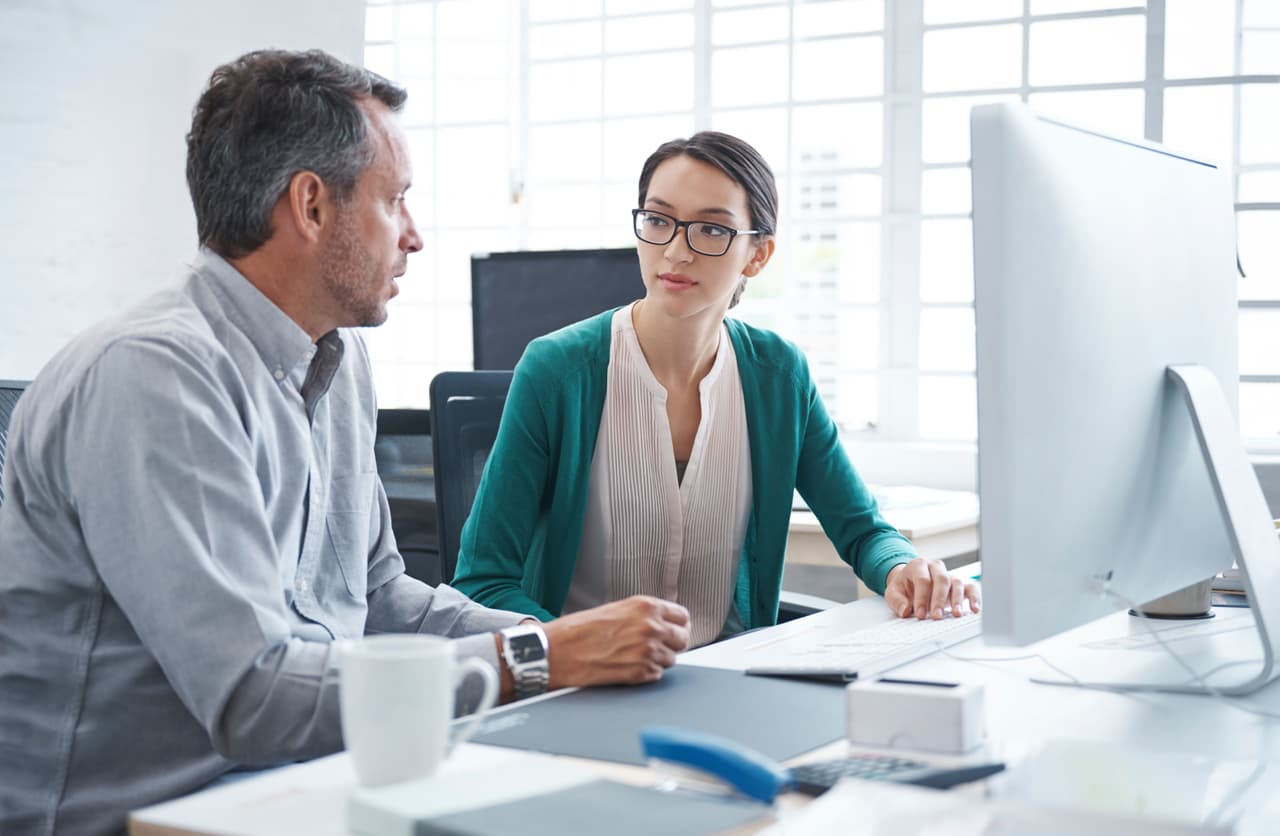 Actúa con prudencia a la hora de confiar tus asuntos personales a tus amistades en el trabajo porque sin proponértelo podrías verte envuelto en un chisme o en una murmuración, lo cual, finalmente, te causaría muchas dificultades en tu empleo.