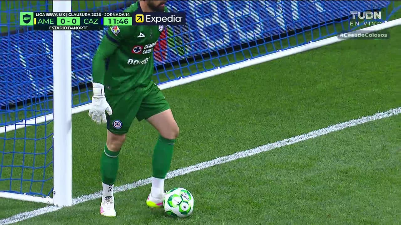 ¡TIRO ATAJADO! disparo por Brian Rodríguez.