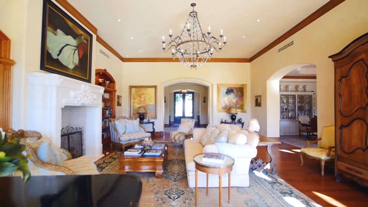 Kim informó que el fuego había afectado a 
<b><a href="https://www.univision.com/shows/el-gordo-y-la-flaca/sin-palabras-te-dejara-la-nueva-casa-de-kim-kardashian-y-kanye-west-video" target="_blank">su mansión</a></b>, pero que había sido contenido por los bomberos privados.