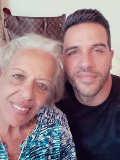 Nuestro Chef Yisus reapareció en redes sociales, luego de hacer una pausa tras la muerte de doña Gloria Sánchez, su mamita, quien partió el 6 de marzo.