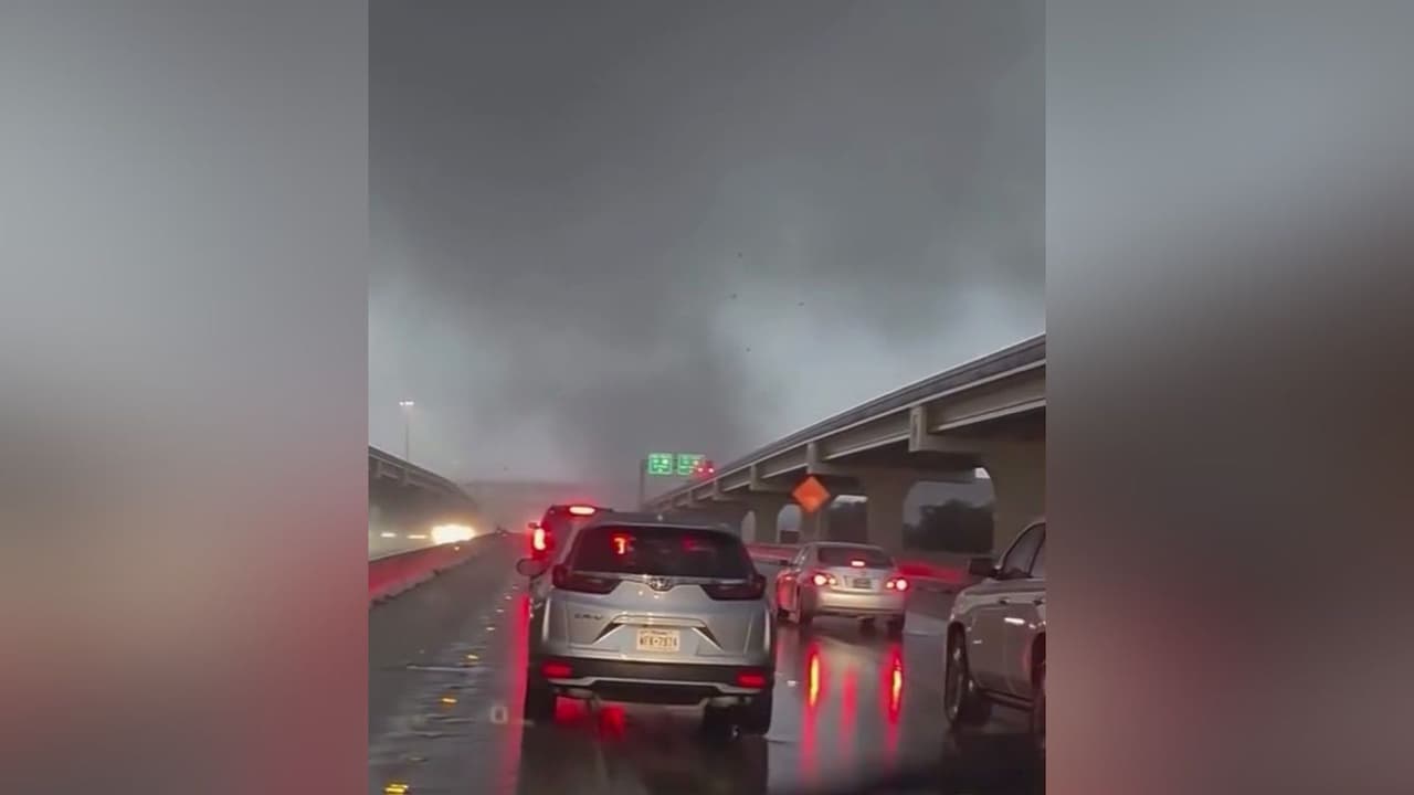 Video registra paso de tornado sobre zonas de San Antonio hoy