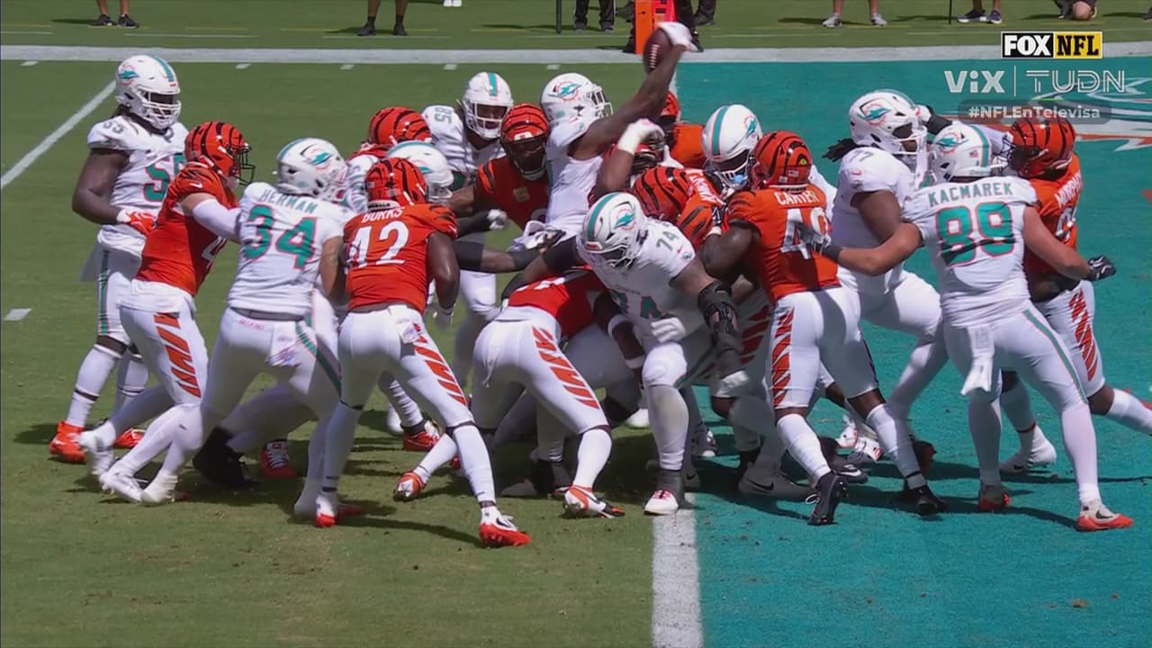 ¡Con las uñas! Ollie Gordon empata con touchdown para Miami