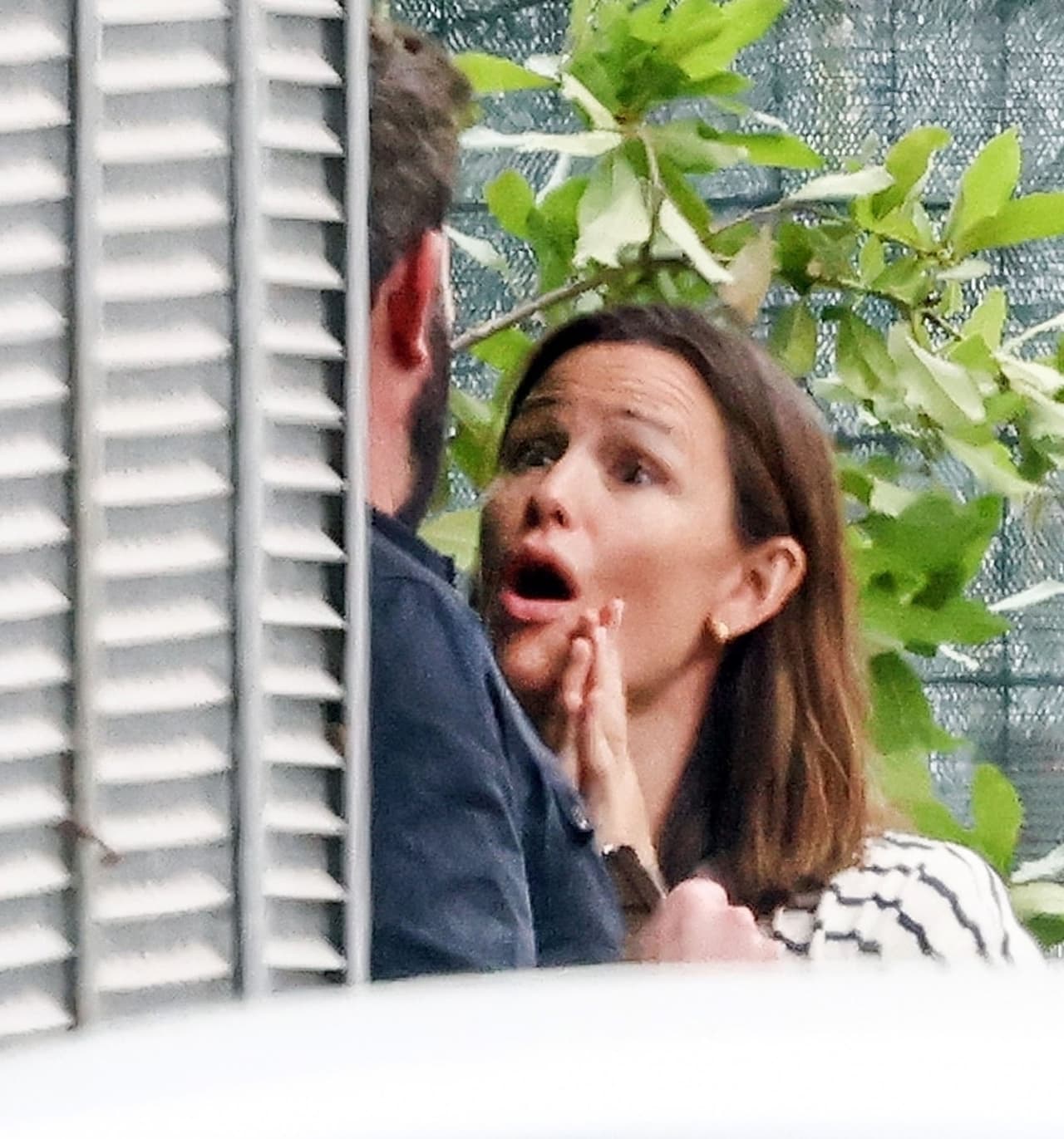 Los actores, que se separaron definitivamente en 2015, y sus retoños estuvieron juntos alrededor de 30 minutos, según reporta The Grosby Group. 
<br>