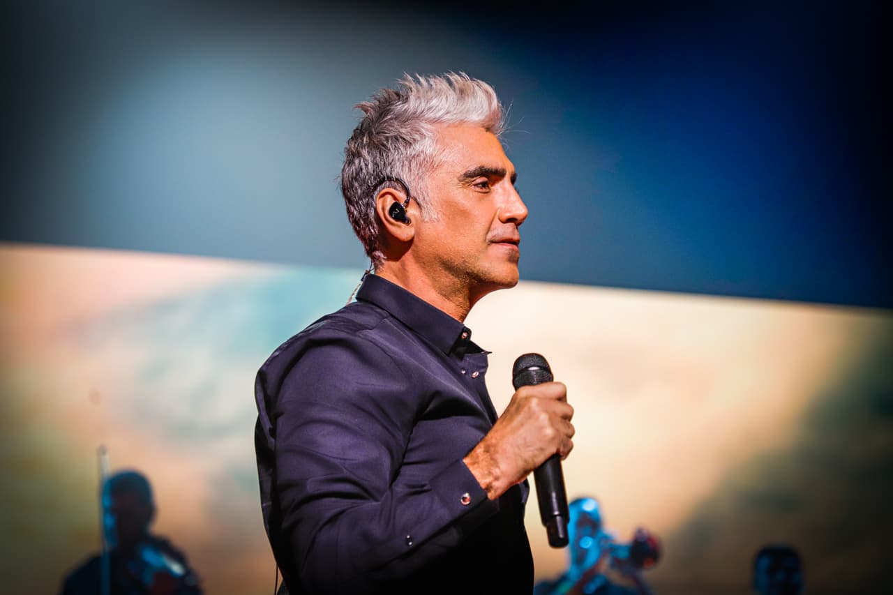 Alejandro Fernández, quien recibirá el Premio Legado Musical el cual será entregado por primera vez en los 32 años de esta ceremonia, llegó de magnífico humor al ensayo.