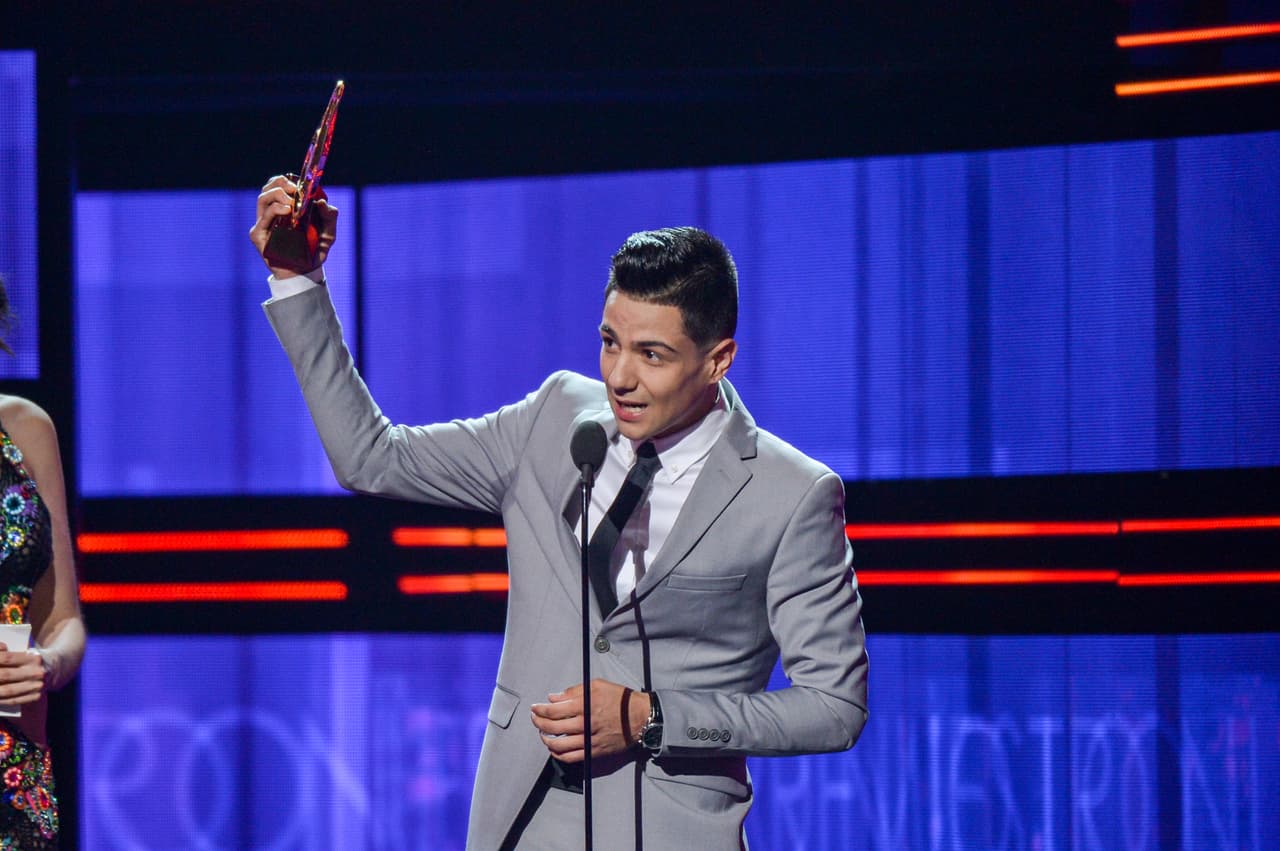 También fue nombrado Artista Masculino del Año en su categoría.