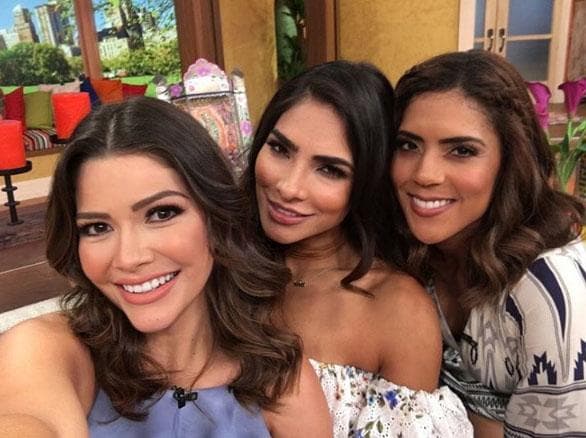 En los encuentro con amigos las fotos nunca deben faltar.