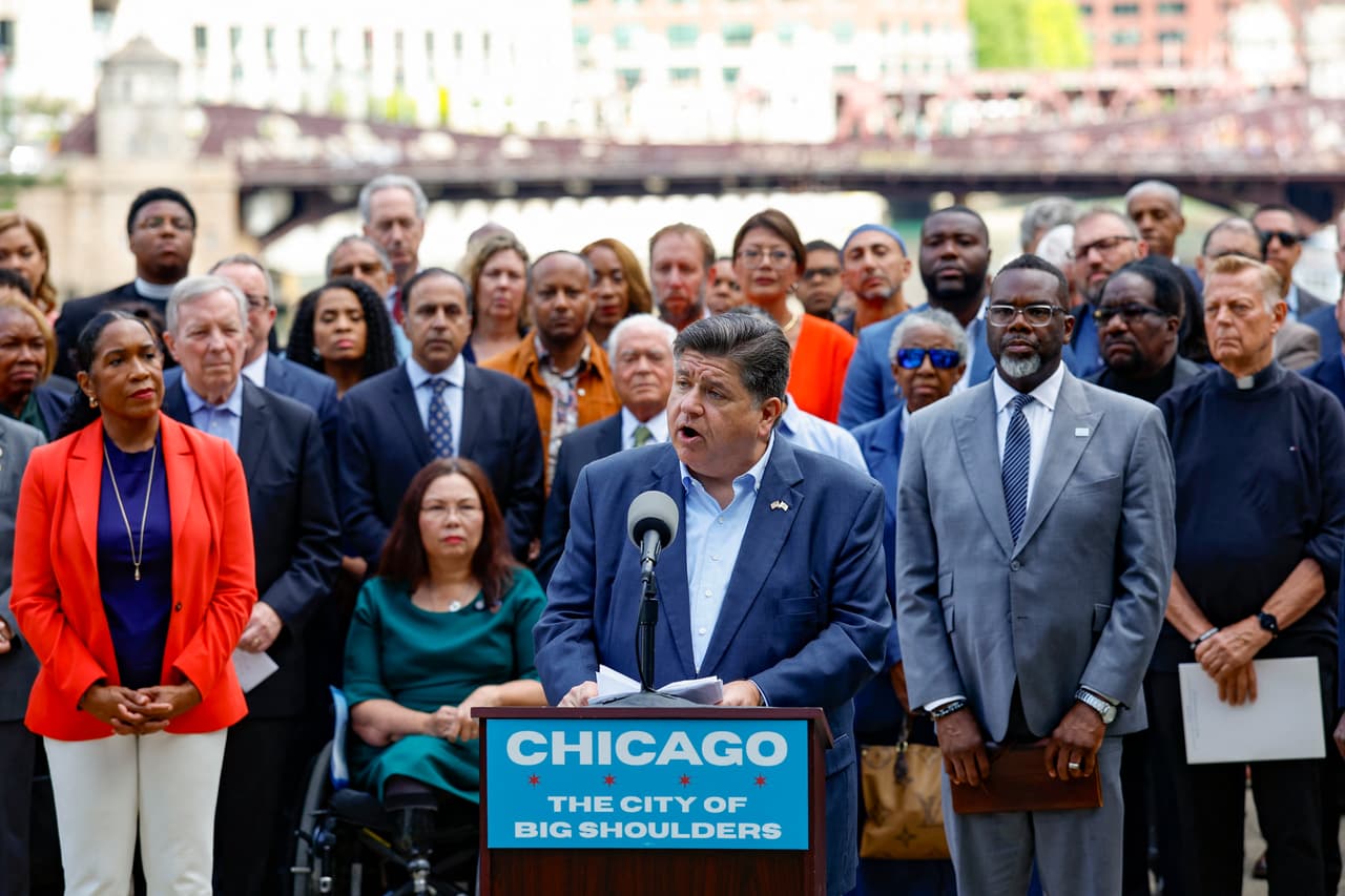 “La delincuencia está disminuyendo en Chicago. Los asesinatos han disminuido un
<b>32 % en comparación con el año pasado</b> y casi se han reducido a la mitad desde 2021.”
<br>